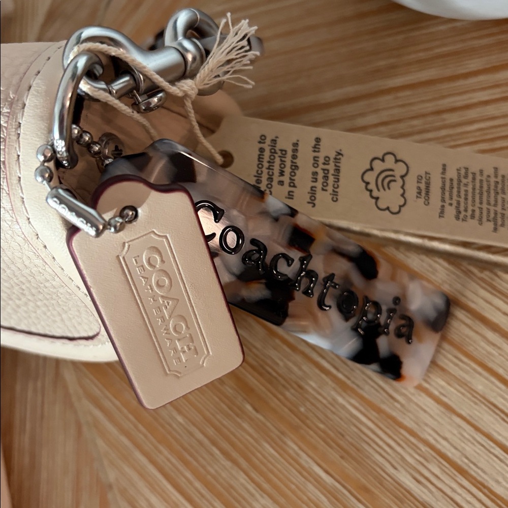 NWT Coachtopia Cream Leather Women's Handbag/Crossbody Bag - Picture 5 of 9